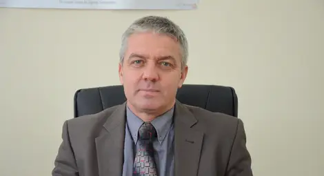 Издирват по домовете незаписани в бюрото по труда младежи