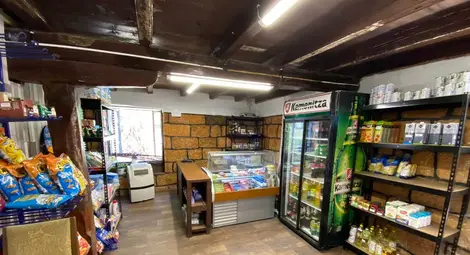 Британци извървяха пътя от малък пъб до първи магазин в Червен