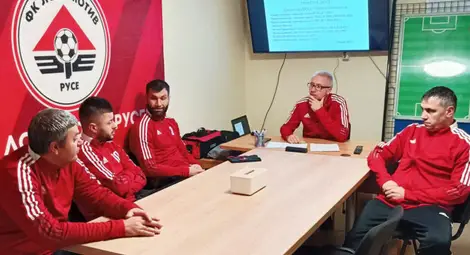 Две в едно за Драгош Фирцулеску - звезда на тима и треньор на деца Две в едно за Драгош Фирцулеску - звезда на тима и треньор на деца