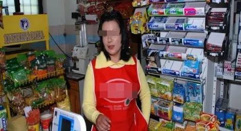 Смело сърце: Продавачка демонстративно натисна паник бутона пред въоръжени крадци!