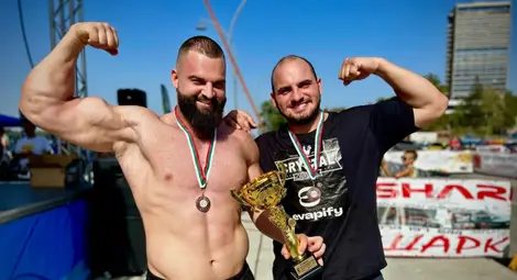 Теглене на 11-тонен камион, носене на кобилицата с тегло 350 кг. и други впечатляващи изпитания в силовото шоу  &bdquo;Strongest men show&ldquo; в Русе /галерия/