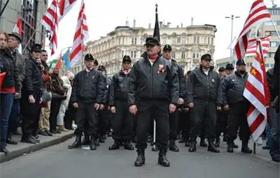 Националист наказан да живее 3 дни с циганин