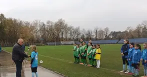 Малките футболистки втори на турнир в Севлиево