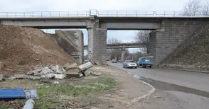 Премахването на тапата на Дунав мост зацикли