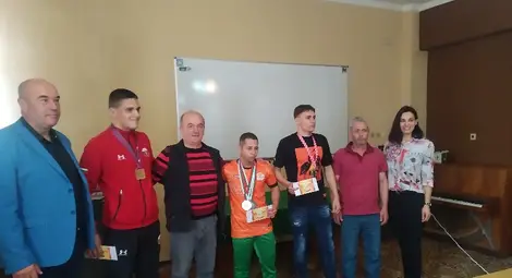 Талантливи евромедалисти от Спортното с награди от директора Евгени Недев