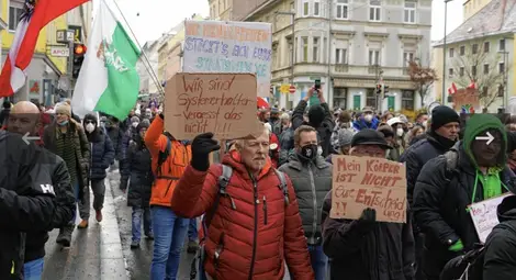 Продължават многохилядните протести в Австрия срещу локдауна