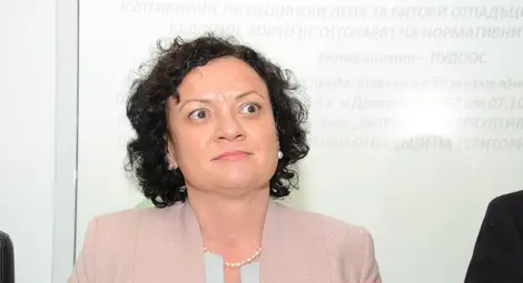 Министър Василева: Няма резервен ресурс за канализация в Средна кула и Долапите