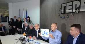 Кметът Пламен Стоилов започва новия мандат със стария екип