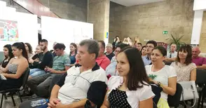 Юристка илюстрира криминален роман с реални заплетени случаи