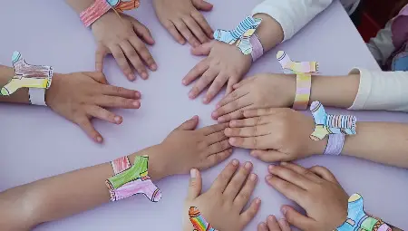 Деца и учители от русенската ДГ "Зора" подкрепиха "слънчевите деца"