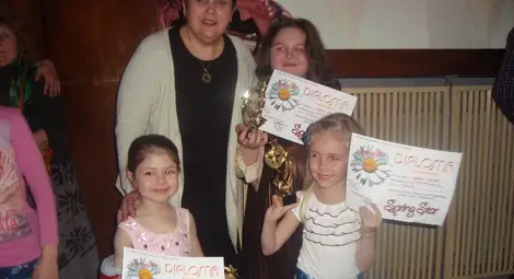 Малки певци с първи награди в конкурс за поп музика в Букурещ