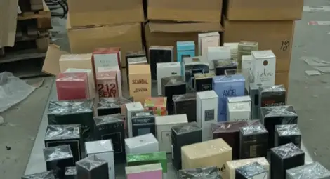 Стотици "маркови" парфюми и сексуални стимуланти задържани на Дунав мост