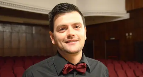 Алгебрата кривнала пътя на Борко Веженов от обоя към театъра