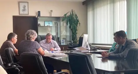 Непочистени градинки, разбити улици и имотни проблеми - най-често поставяните въпроси в приемната на Българинов