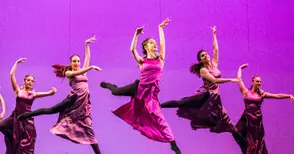 26 танца изрисуваха с тела  балерините от студио „Импулс“