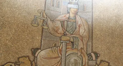 Условна присъда за дрога и блъсната полицейска кола