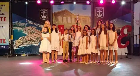 Специални статуетки и дипломи получиха певците от „Приста“ Специални статуетки и дипломи получиха певците от „Приста“