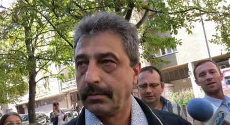 Сръбският "Блиц": Цветан Василев спи за 400 евро на вечер