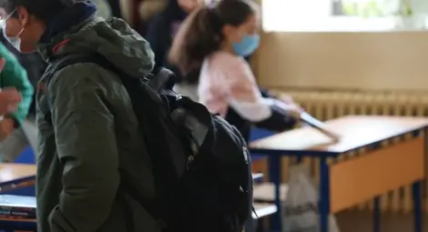 Родители искат присъствено обучение в училищата, предупреждават с протести Родители искат присъствено обучение в училищата, предупреждават с протести