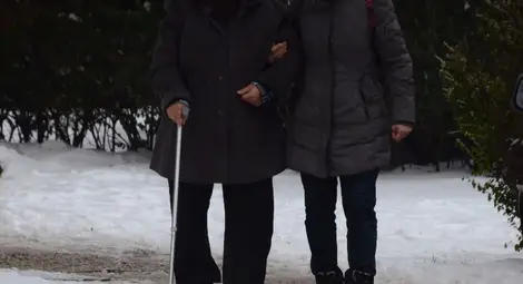 Тръгнали на покупки в поледицата пенсионери напълниха ортопедията