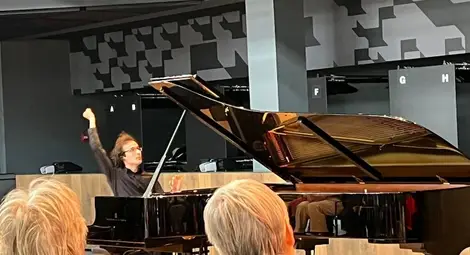 Пианист от Русе представя България на форум за младите и културата в Брюксел