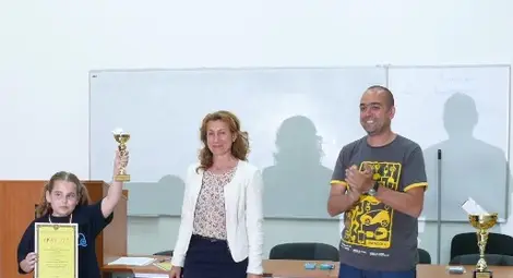 10-годишна ученичка е най-младият призьор в Празниците на роботиката