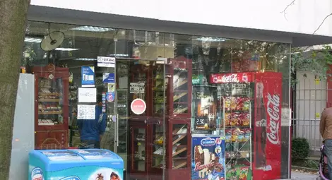 Измисленият бизнесмен Били Мендес измамил продавачка с пури