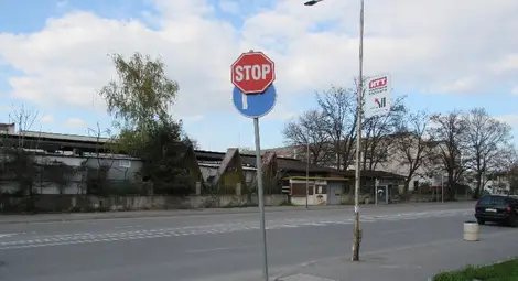 Шофьори крият знаци, за да избегнат задължителен завой