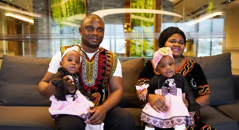 Сиамски близнаци успешно разделени след сложна 27-часова операция