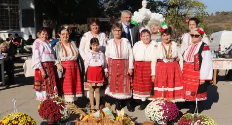 Направиха сарма над 1 кг. и сарми с джанки на първия Празник на Хотанската сарма Направиха сарма над 1 кг. и сарми с джанки на първия Празник на Хотанската сарма