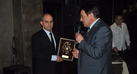 Кметът Стоилов и зам. областният Янчев с отличие от Централния  кооперативен съюз