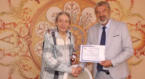 Неподражаемият Михаил Белчев бе отличен със знака на областния управител на Русе Драгомир Драганов. Михаил Белчев: Интерес беше животът ми дотук. Радвам се, че съм го изживял, пак бих го изживял Неподражаемият Михаил Белчев бе отличен със знака на областния управител на Русе Драгомир Драганов. Михаил Белчев: Интерес беше животът ми дотук. Радвам се, че съм го изживял, пак бих го изживял