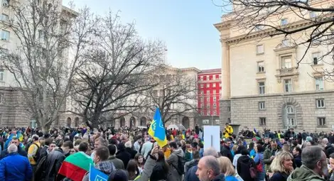 ''В подкрепа на Украйна, срещу руската агресия''. Стотици на шествие в центъра на София