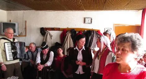 Красивите носии и обичаи на капанци в Гецово впечатлиха ученици етнографи