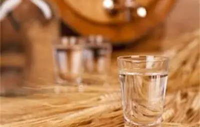 Ограничават продажбата на водка в Русия