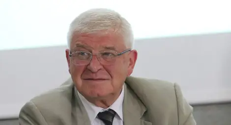 Ананиев предлага частните болници да купуват лекарства само с обществена поръчка