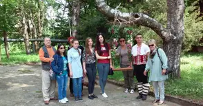 Гергьовска люлка вързаха в  гимназията в Образцов чифлик