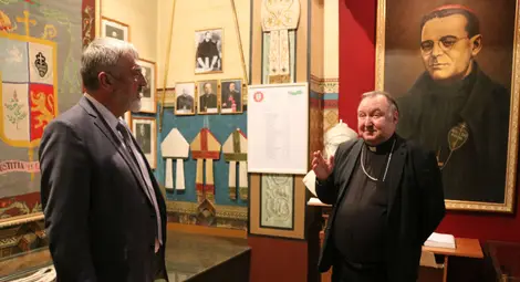 Епископ Страхил Каваленов: Папа Франциск беше светла личност не само заради белите си дрехи. Помолих го да се моли за баща ми и той го направи, а баща ми оздравя