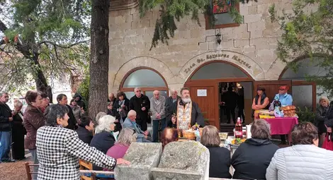 150-годишният храм „Св. Архангел Михаил“ в Кошов отбеляза празника си с литургия и курбан 150-годишният храм „Св. Архангел Михаил“ в Кошов отбеляза празника си с литургия и курбан