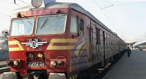 Две аварии забавят влаковете