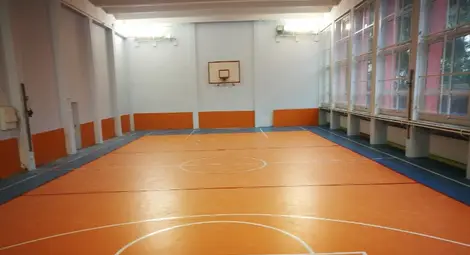 &bdquo;Никола Обретенов&ldquo; ще има физкултурен салон, залата в &bdquo;Олимпи Панов&ldquo; дочака основен ремонт