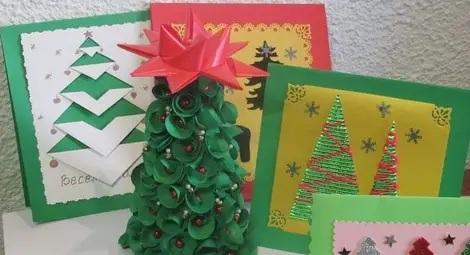 Ученици събират пари за кабинет по трудово с картички и украшения