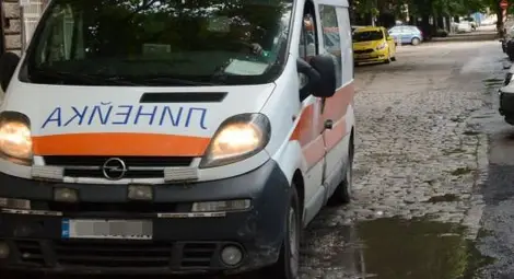 Набиха лекарка с линейка заради дупка на пътя