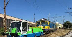 „Експрес сервиз“ достави първия акумулаторен локомотив за транспортното министерство