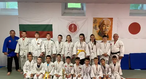 Младите джудисти на &bdquo;Кано&ldquo; с куп медали от две татамита