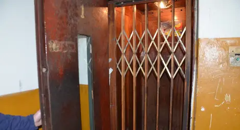 Над 1000 лева на асансьор за аварийно осветление и GSM