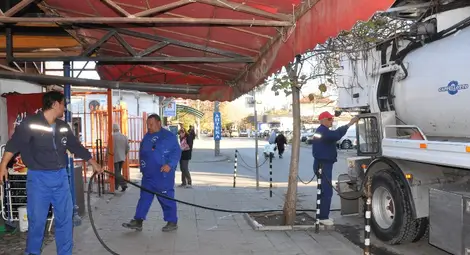 Запушен канал вмириса Централния пазар