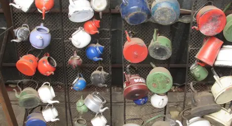 Русенец кандидатства за "Гинес" с колекция от 1200 чайника /галерия/ Русенец кандидатства за "Гинес" с колекция от 1200 чайника /галерия/