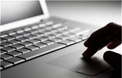 Проучване: Половината от младите хора смятат за допустимо следенето на партньора