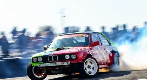 Благотворително дрифт шоу събра близо 36 000 лв. за малката Бела